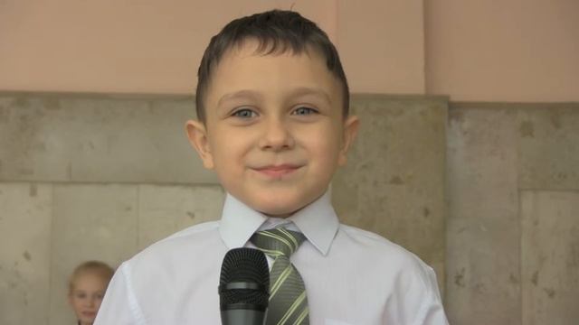Мальчик рассказывает стихотворение собственного сочинения смотреть онлайн