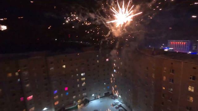 Новогодний салют с высоты птичьего полета, г.Стрежевой 2021 смотреть онлайн