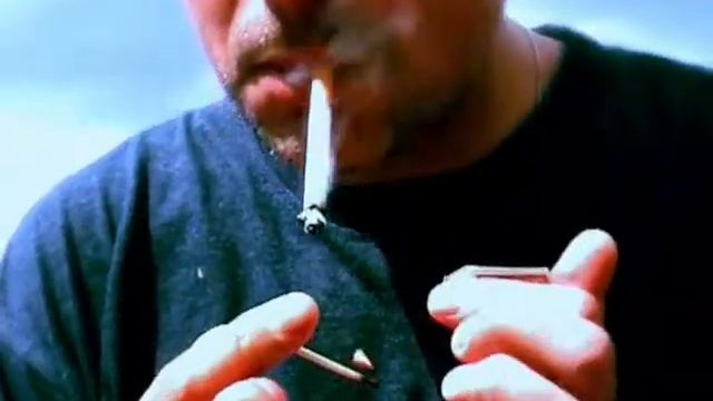 Неосторожное обращение с огнем. Сухая трава и спички.