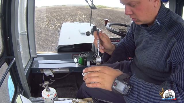 Обед в ХТЗ-17221 армейским ИРП. Мыкаюсь с культивацией с одного поля на другое. смотреть онлайн