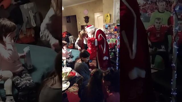 Встречаем деда Мороза в день рождения Машки Акобян смотреть онлайн