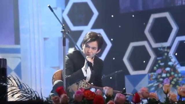 Димаш Кудайбергенов играет на домбре смотреть онлайн