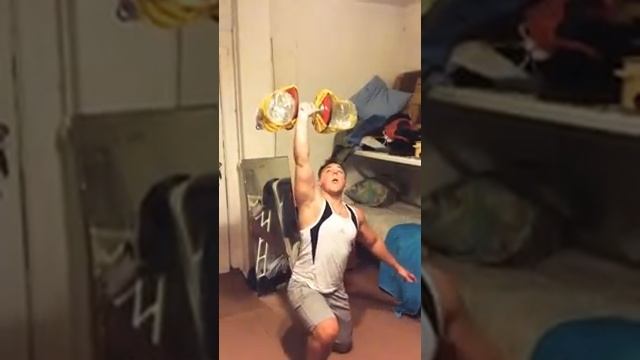 ОБЩАЖНЫЙ ТУРЕЦКИЙ ПОДЪЕМ С УГАРНОЙ ГАНТЕЛЕЙ!!! смотреть онлайн