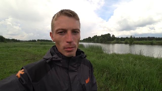 Ловля карася на маховую удочку. Рыбалка в диком пруду. На донку клюнул карп! смотреть онлайн