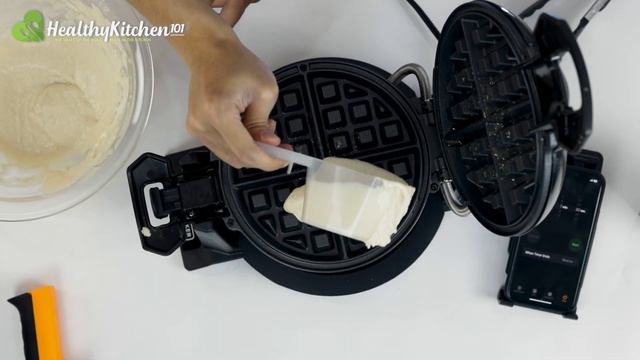 Black and Decker Double Waffle Maker (WMD200B) Review — Hands-on Test with Birch Benders Waffle Mix смотреть онлайн