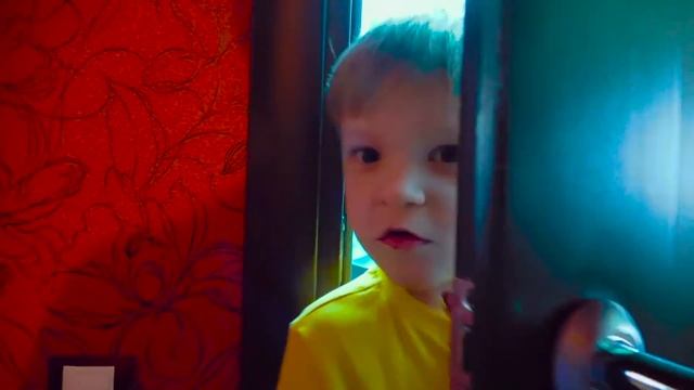 Who will win in floor is lava challenge? смотреть онлайн