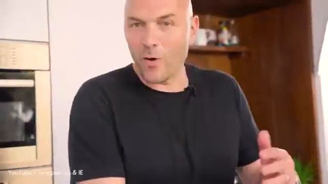 Simon Rimmer prepares restaurant style Spiced Jerk Chicken Kebabs смотреть онлайн