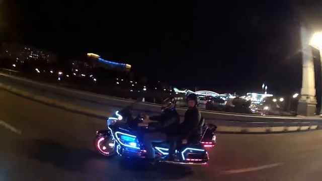 Групповое катание Honda Gold Wing смотреть онлайн