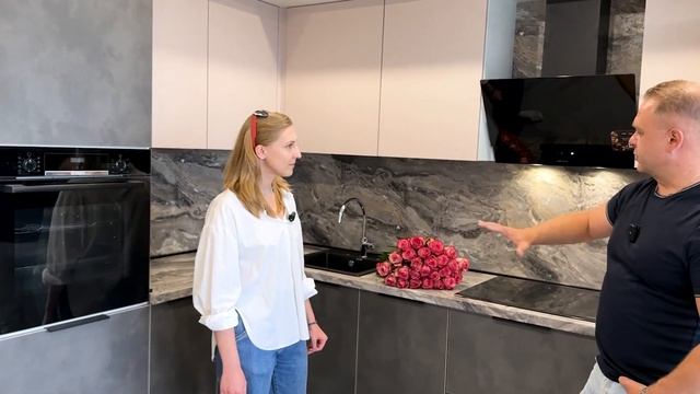 Рассказали, как сделать серую кухню нескучной!#мебельназаказтверь #кухни #кухнятверь