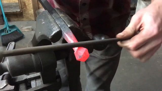 Forging Fire Rack Legs with Tetradecagon Finials смотреть онлайн