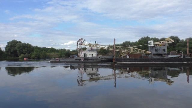 Буксир-толкач Дельфин с краном КПЛ-224 смотреть онлайн