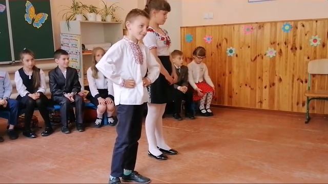 Шкільне свято до дня мами / Чудовий час в класі Ксенії - Олександри /Шумная семейка смотреть онлайн