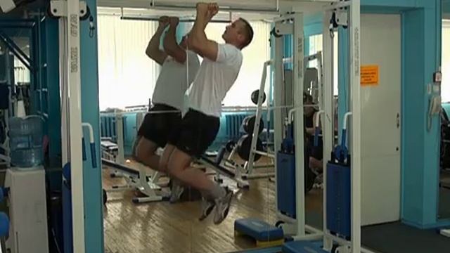 №083 — Подтягивания (узкий хват) смотреть онлайн