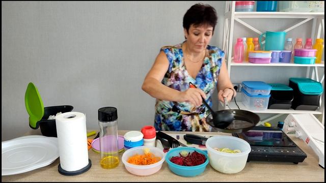 Татарский салат во вращающемся подносе Tupperware смотреть онлайн