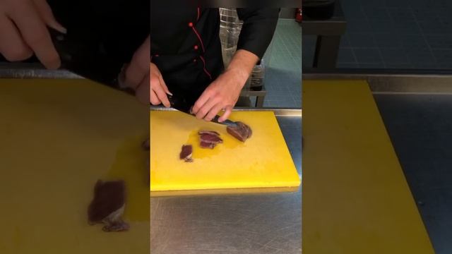 Закуска из Средиземноморского тунца / Морская говядина смотреть онлайн