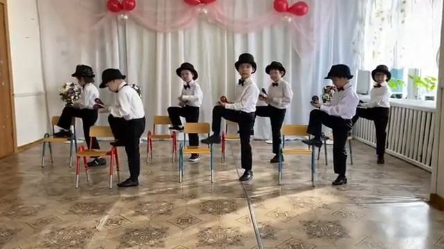 Танец с ложками Танц. анс. Мальчишки подгот. гр. д/с Радуга с. Амга, муз рук Любивая С.А. смотреть онлайн