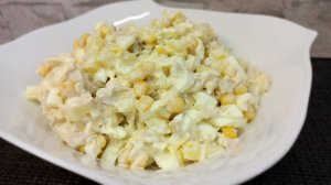 Легкий салат с курицей, ананасом, орехами на праздничный стол