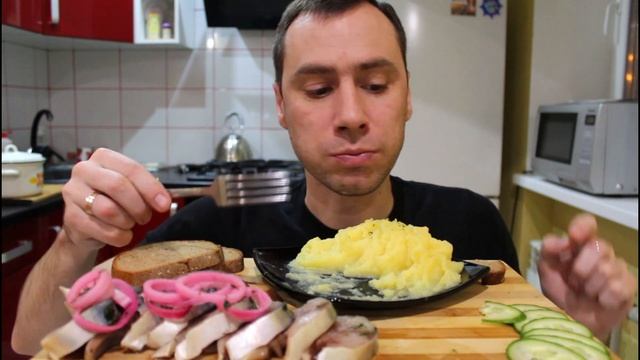 СЕМЕЙНЫЙ МУКБАНГ| ПЮРЕШКА СО СКУМБРИЕЙ??? |MUKBANG FISH | не АСМР| REAL SOUNDS| Eating show|먹방 смотреть онлайн