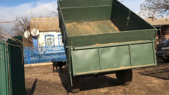 Подсыпаем и ровняем заезд пока погода даёт. Опять покрышка с 1025 выручает. смотреть онлайн