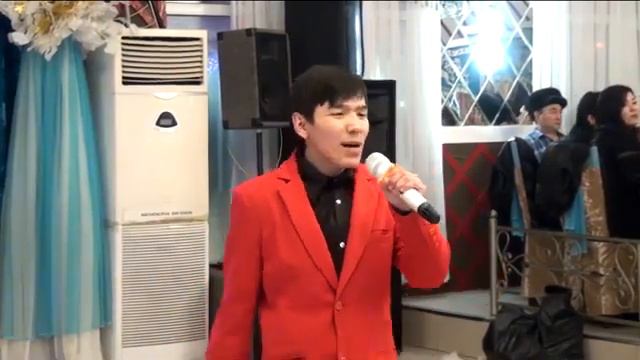 Кара куль шаарыбыздан ырчы Аман Сыргаков Кара куль Кафесинде кызматбыз Асылым атуу ыр тартуулаймыт смотреть онлайн