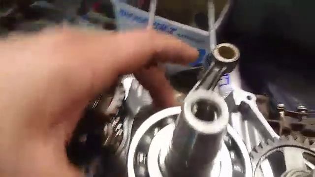 Honda TRX 680 сборка двигателя. Косяк с коленвалом смотреть онлайн