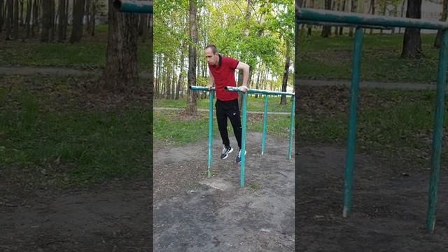 Отжимания на брусьях на максимум (55 раз... смотреть онлайн