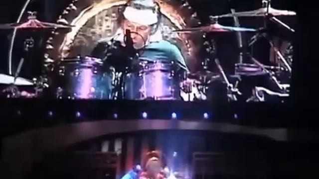 Al’s slight different drums solo during '08 North America Tour. смотреть онлайн