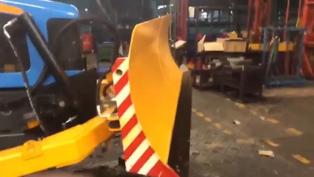 Гидроповоротный отвал на трактор АГРОМАШ-90ТГ(ДТ-75) смотреть онлайн