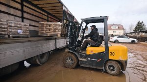 Вилочный погрузчик LiuGong CPCD30 в работе (дизель)