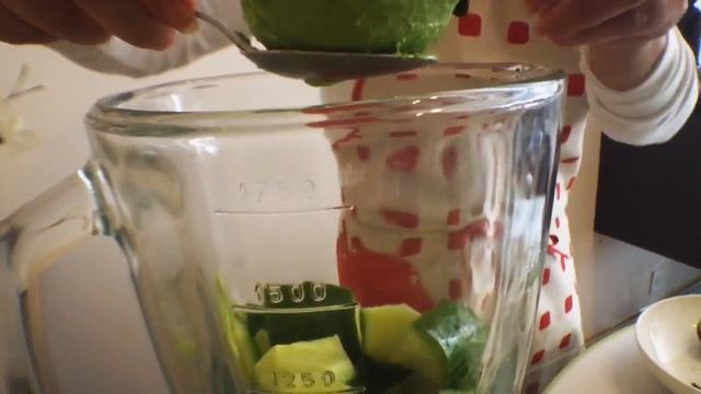 Сыроедческий суп из зеленого горошка с авокадо / Вегетарианские рецепты смотреть онлайн