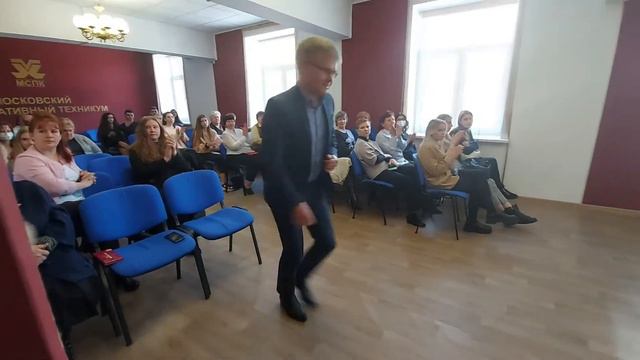 Праздничное поздравление с праздником 8 Марта. смотреть онлайн