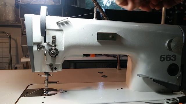 Thread an Industrial Pfaff 563 Sewing Machine смотреть онлайн