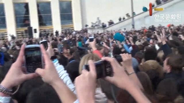 PSY Gangnam Style Flashmob à Paris 싸이 강남 스타일 파리 트로카데로 플래시몹 смотреть онлайн