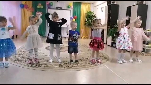 Поздравляют от души, с днем матери!.mp4 смотреть онлайн