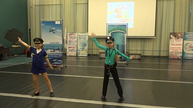 Арина Лопатина и Виталина Коробкова. Шоу-номер "Поймай меня,если сможешь" 1 место. Роза Хутор 2017г смотреть онлайн