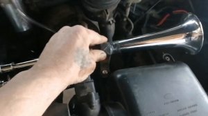 УСТАНОВКА ВОЗДУШНОГО СИГНАЛА НА НИВУ ШЕВРОЛЕ,ПНЕВМОГУДОК, ПОДКЛЮЧЕНИЕ,