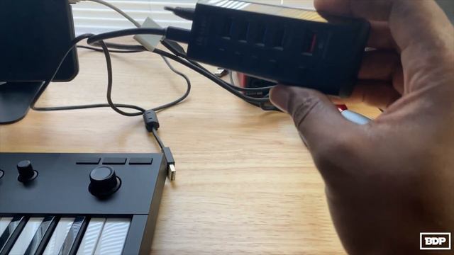 How to Connect an Audio Interface and Midi Keyboard to iPad смотреть онлайн
