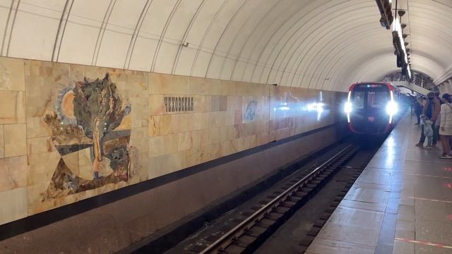 «Москва 2020» 81-775/776/777 на станции «Чеховская» смотреть онлайн
