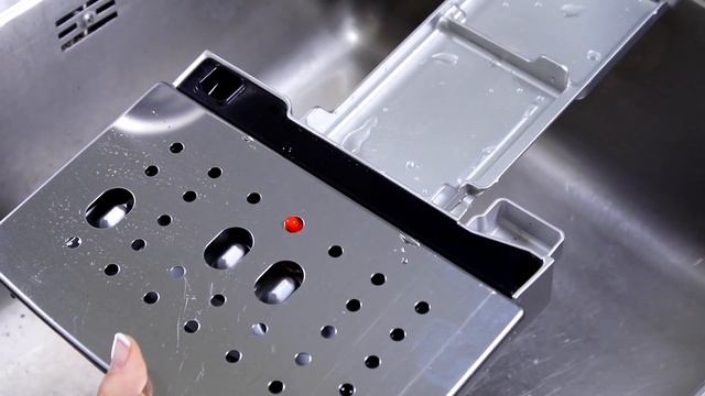 How to Clean the Drip and Condensate Trays of Your De'Longhi Magnifica S ECAM 22.360.S смотреть онлайн