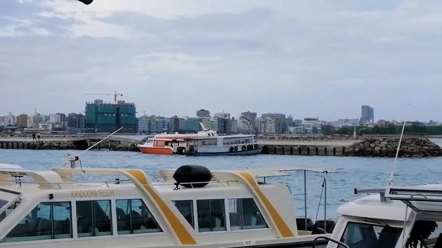 Мальдівські острова. Острів Мале. Бухта біля міжнародного аеропорту Мале. смотреть онлайн