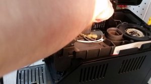 Чистка носиков подачи кофе в кофемашине Saeco/Philips