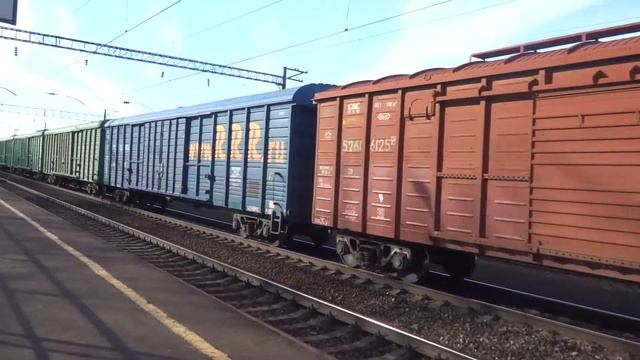 Электровоз ВЛ80С-1439/1530 с грузовым поездом