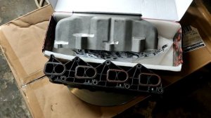 Впускной коллектор на  Мерседес спринтер 315 двигатель ом 646,