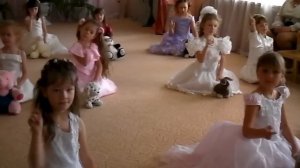 Танец с игрушками на выпуcкном