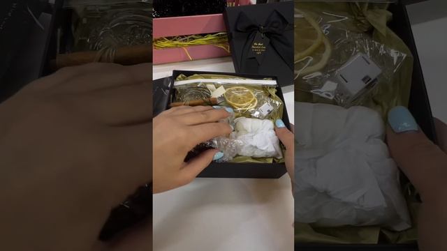 Распаковка чееек)крутого набора на 8 марта. Идеальнейший бокс. Кстати ссылка на него уже в тг канал смотреть онлайн