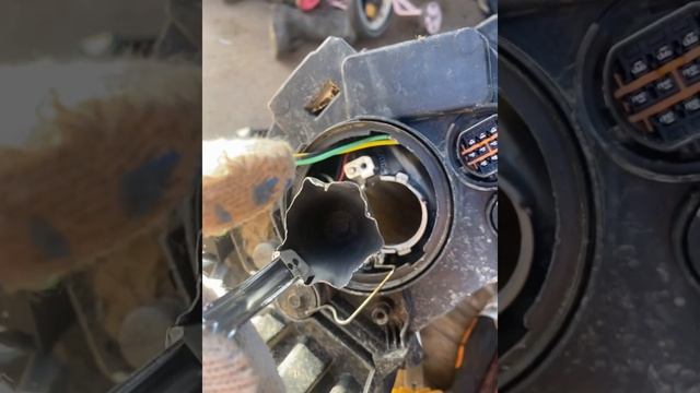 Снятие фары на рио 3, замена штатных ламп на линзы в рио3, свет на рио 3. #авто #фарарио3 как снять