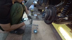 Замена подшипников передней ступицы - Toyota Land Cruiser 100 Часть  2✅