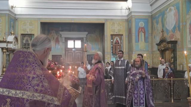 Изнесение Креста в Свято-Троицком кафедральном соборе г. Екатеринбурга 13 08 23 смотреть онлайн