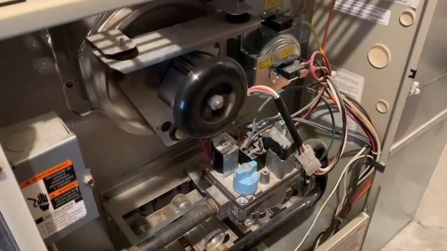 Furnace Blinking Error Code - Limit Switch - Carrier WeatherMaker смотреть онлайн