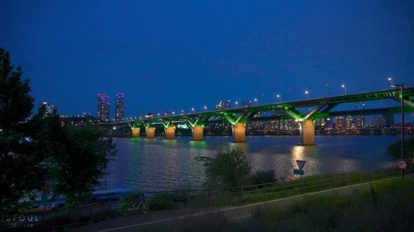A Cloudy Night Walk at Ttukseom Hangang Park